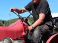 Fredrik-Thorell-startar-sin-Farmall-806-rotated-e1733685478483