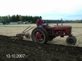 Anders Granath plöjer med Farmall H 1947