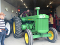 Kjell-overvakar-start-av-den-imponerande-JD-R-diesel