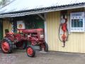 Farmall A, bensinpump och Adamsson automat